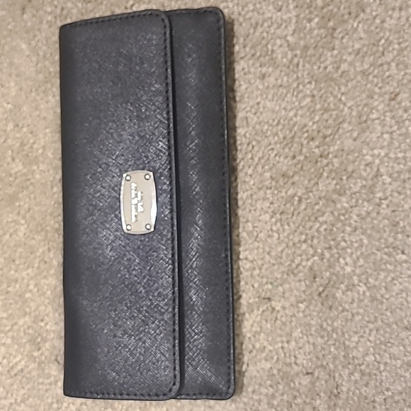 Michael Kors Handbags - Michael Kors saffiano wallet